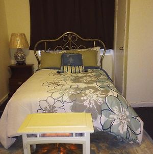 1 Bedroom Holistic Health Stay In South Ozone Park, Ny Nueva York Exterior photo