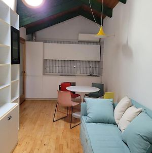 Italian Design Small Attic Apartamento Bolonia Exterior photo