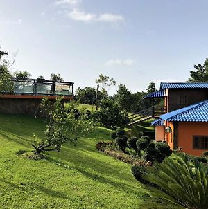 Villa Paraiso Cabaña con jardines, hermosa piscina y a 3 minutos del río Jarabacoa Exterior photo