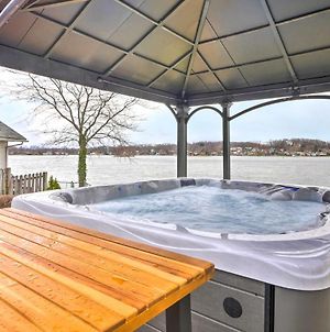 The Docks Waterside Lake Home With Hot Tub! Akron Exterior photo