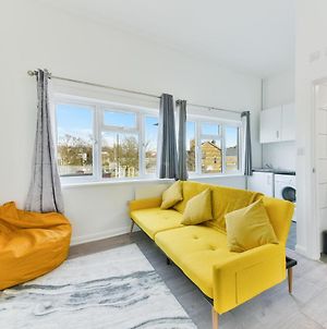 Amazing 1-Bed Flat 20 Mins Into London Victoria Apartamento Exterior photo