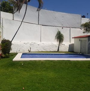 Casa Cuernavaca con alberca en fraccionamiento Exterior photo