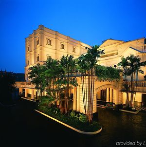 The Oberoi Grand Kolkata Hotel Room photo