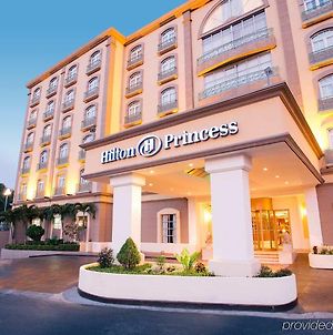 Hilton Princess Managua Hotel Exterior photo
