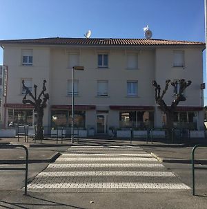 Le Logis Dauphinois Hotel Roussillon  Exterior photo