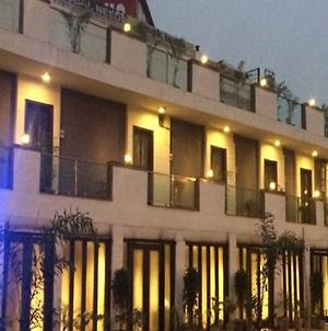 Hotel Pace Gurgaon Exterior photo