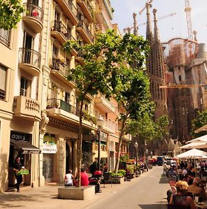 Gaudi Sagrada Familia Apartamento Barcelona Exterior photo