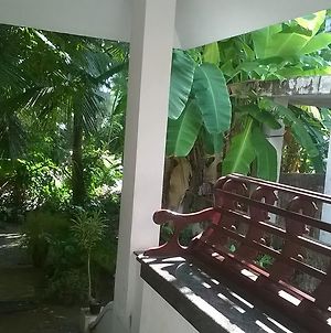 Coconut Grove Apartamento Kochi Exterior photo