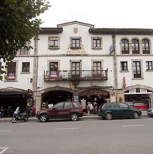 Pensión Plaza del Ayuntamiento Onís Exterior photo