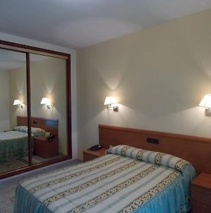 Hotel San Cristobal Coria Room photo