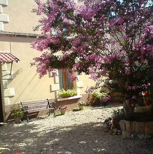 Les Trois Puits Bed and Breakfast Brion-pres-Thouet Exterior photo
