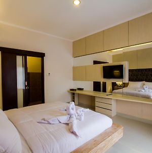 Karana Villa Denpasar Room photo