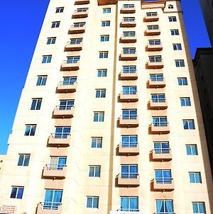 Arinza Tower Quality Apartments Kuwait City Exterior photo