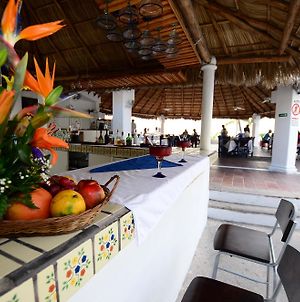 Dolphin Cove Inn Manzanillo Exterior photo