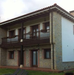 Villa Tiviti Oviedo Exterior photo
