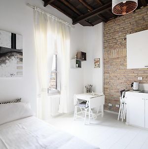 White Ostilia Apartments Roma Exterior photo