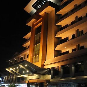 Hotel Kini Pontianak Exterior photo