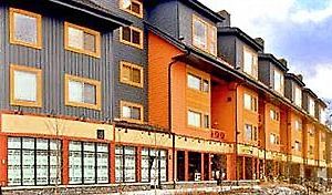 Canmore Crossing Hotel Exterior photo