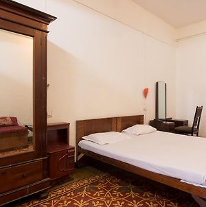 Bed And Breakfast At Colaba Bombay Exterior photo