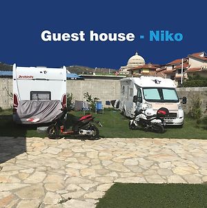 Guesthouse Niko Berat Exterior photo