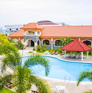 Vista Marina Hotel & Resort Olóngapo Exterior photo
