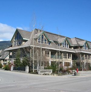 Whistler Vacation Club At Twin Peaks Hotel Exterior photo