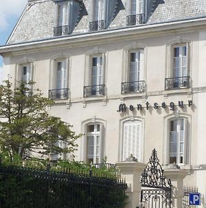 Hotel Montsegur Saint-Denis  Exterior photo