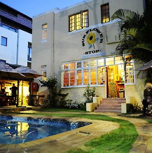 A Sunflower Stop Backpackers Albergue Ciudad del Cabo Exterior photo