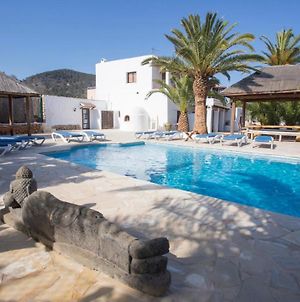 Villa Daniel Is In A Great Location Just 5 Mins By Taxi Into Playa Den Bossa Ibiza Exterior photo