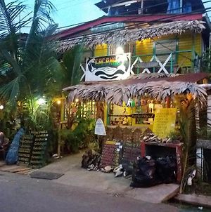 Coconut Hostel Bocas del Toro Exterior photo