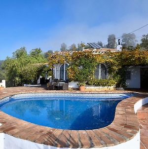 Graceful Villa In Sayalonga With Swimming Pool Exterior photo