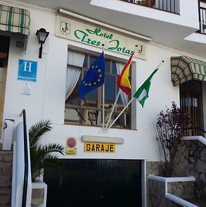 Hotel Tres Jotas Conil Conil De La Frontera Exterior photo