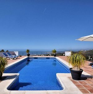 Gorgeous Villa In Sayalonga Costa Del Sol With Swimming Pool Exterior photo