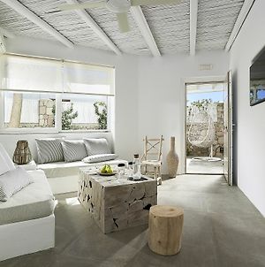 Delmar Apartments & Suites Milos Pollonia Exterior photo