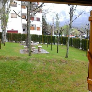 Apartamento en las montañas del pirineo aragonés en Alquiler Altruista Apartamento Villanúa Exterior photo
