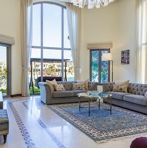 Chic 5Br Villa With Private Pool On Palm Jumeirah Dubái Exterior photo