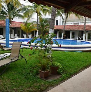 Hotel Plaza Almendros Isla Mujeres Exterior photo