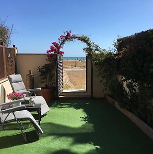Beach Flat With Garden Apartamento Castelldefels Exterior photo