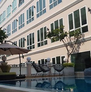 Sun Sky Resort Pattaya Jomtien Exterior photo