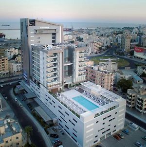 Radisson Blu Hotel, Lárnaca Exterior photo