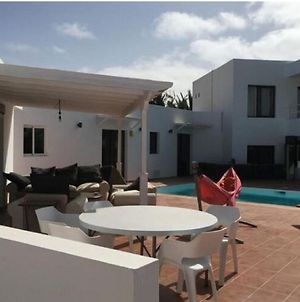 Spacious Holiday Home In Teguise With Swimming Pool Exterior photo